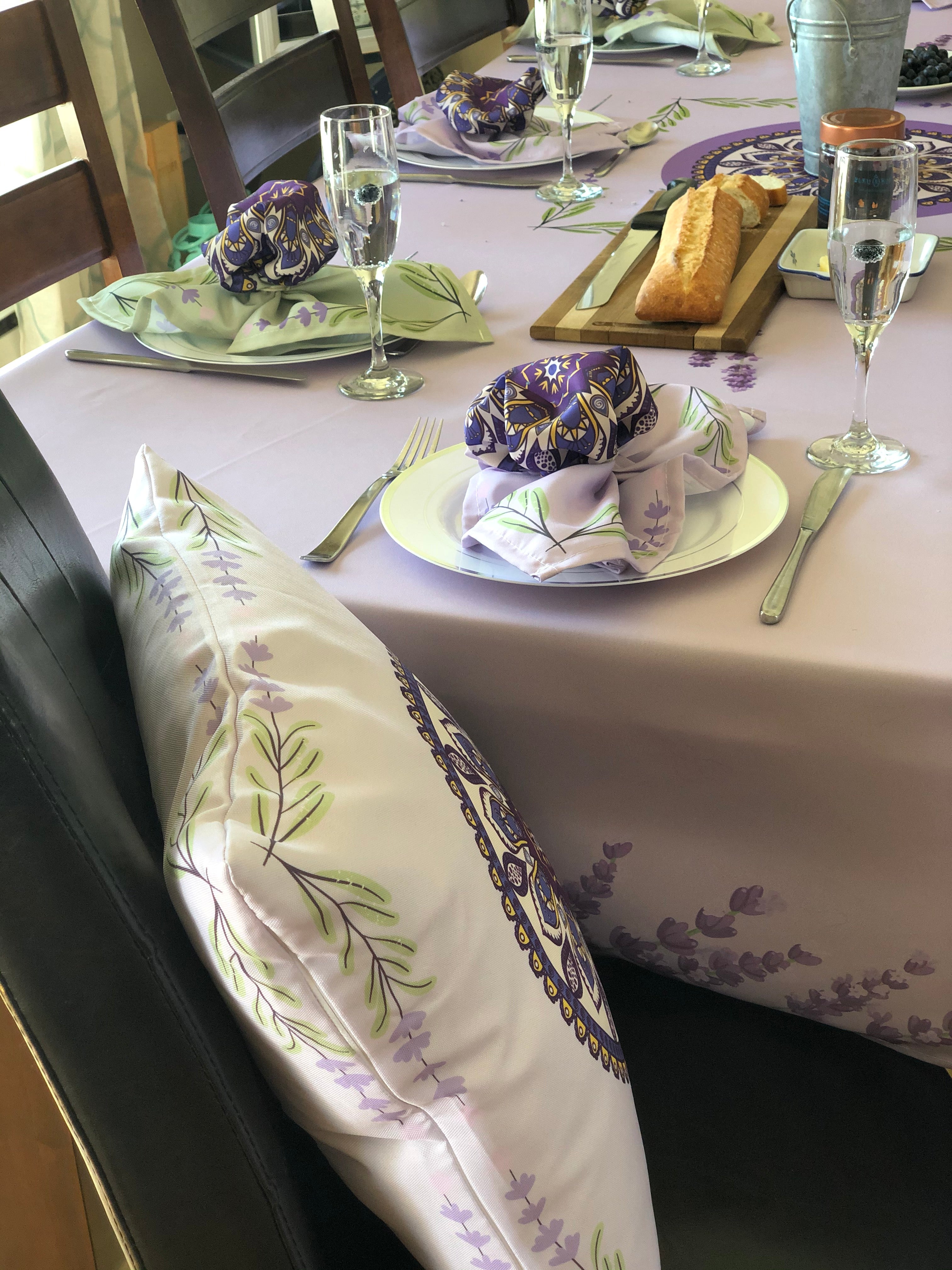 Maison Mixy - nappe, serviettes de table et coussins de la collection Lavande